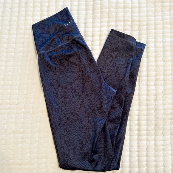 All Fenix Women’s Python Charcoal Swifty High Waist 7/8 Leggings, Size X-Small - Picture 2 of 8